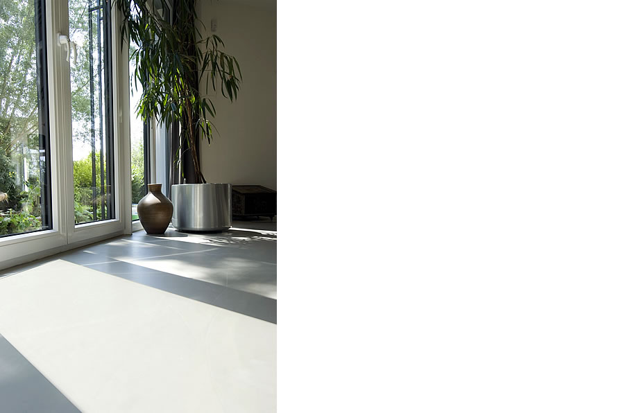 Passiefhuis Utrecht - woonkamer met witte gietvloer