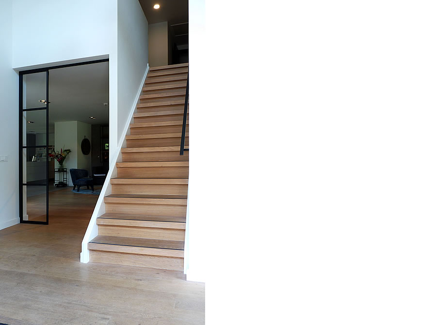 Sfeervolle landelijke villa - hal en trapopgang