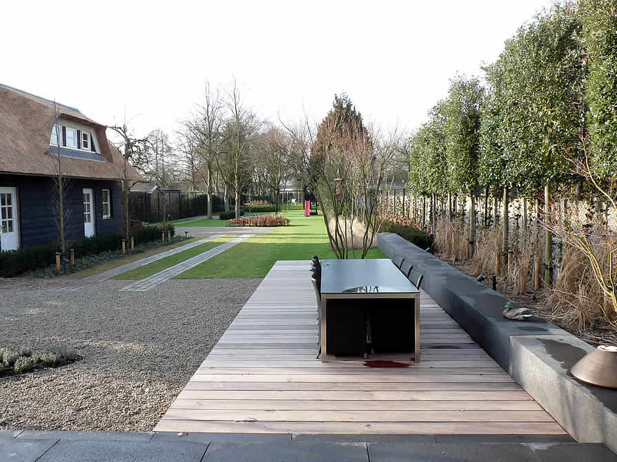 Sfeervolle landelijke villa - terras en tuinontwerp