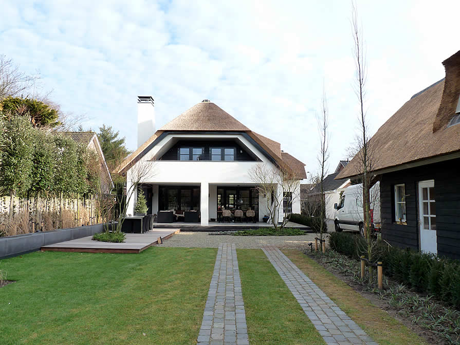 Sfeervolle landelijke villa - rieten kap en veranda