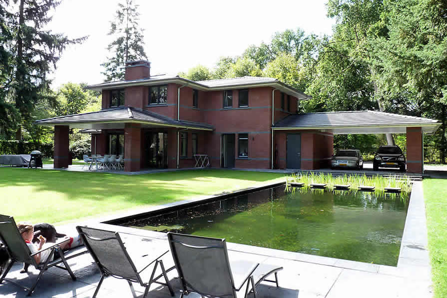Villa à la Frank Lloyd Wright - zwembad in achtertuin