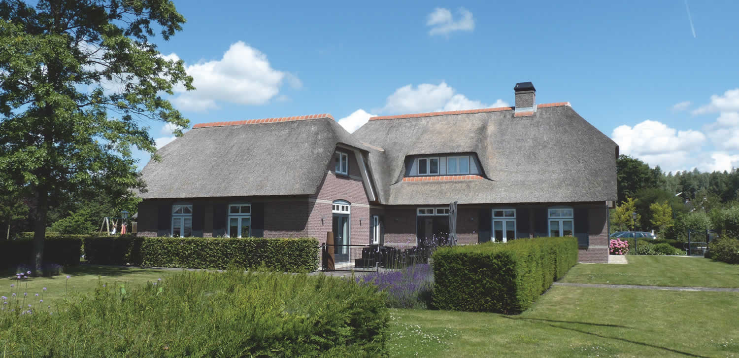 Woning met rieten dak